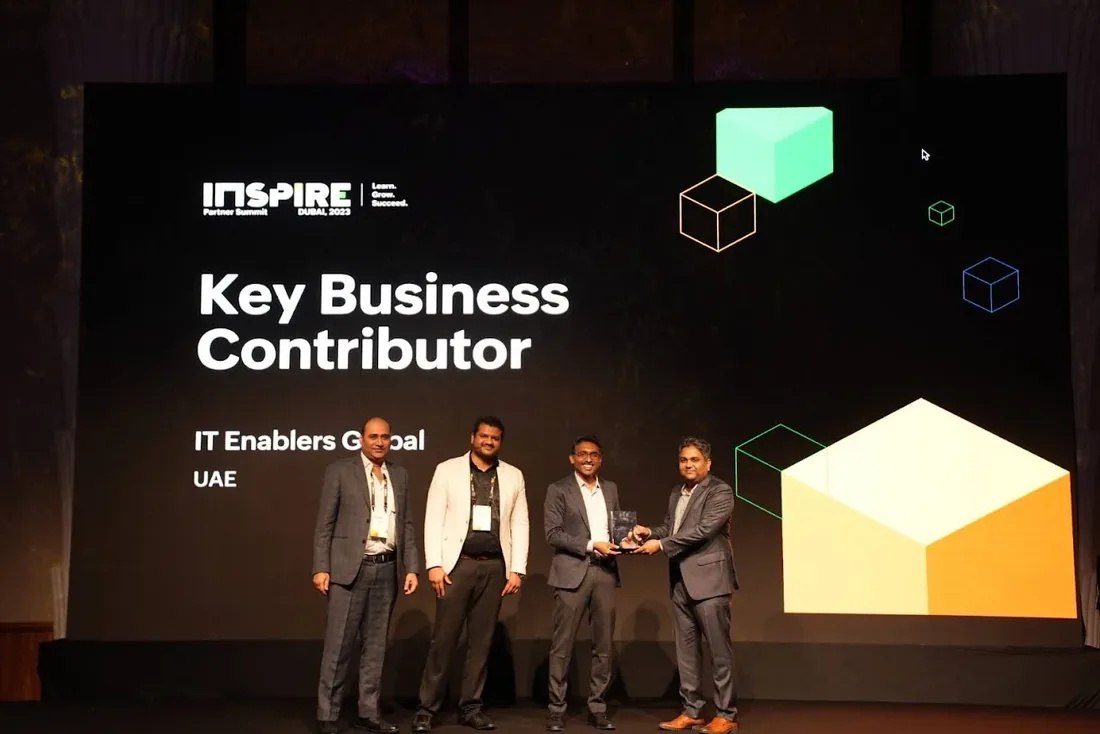 IT Enablers Global receiving the Zoho Key Business Contributor award from Zoho MEA President Hyther Nizam at Zoho Inspire 2024 in Dubai